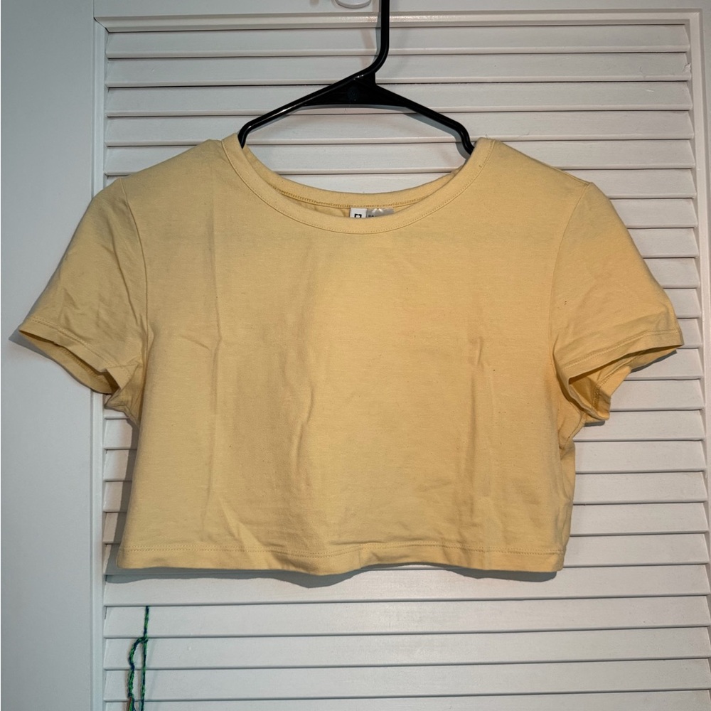 Divided by H&M Light Yellow Short Sleeve Crop Top